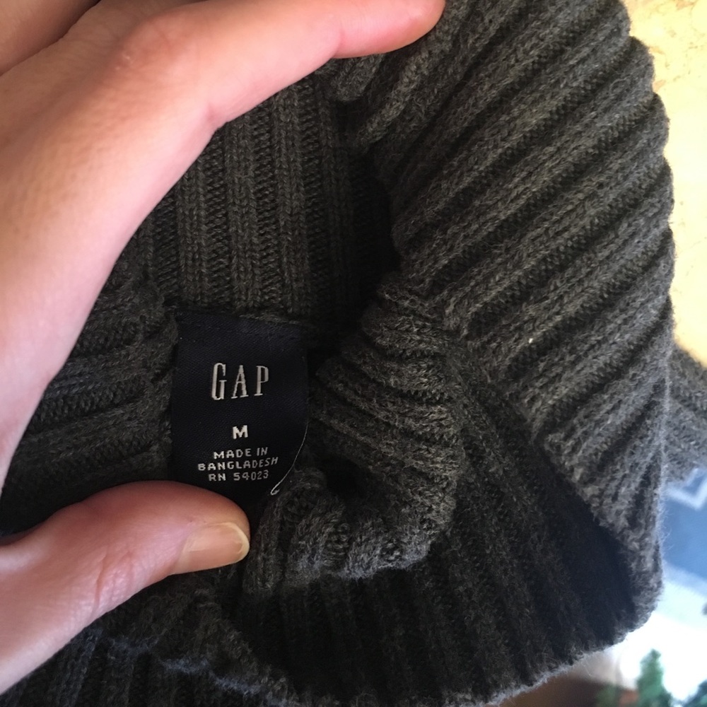 Gap medium gray sweater